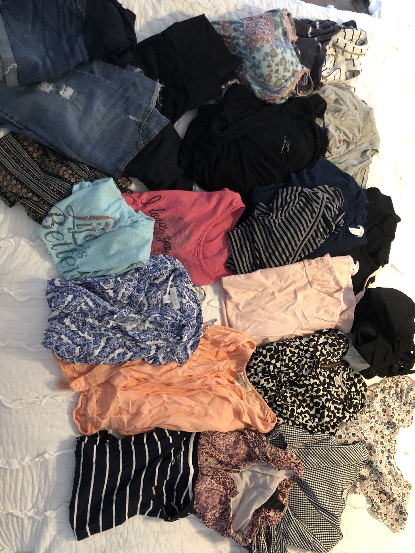 Lot of over $600 worth of maternity clothes!!! Like new
