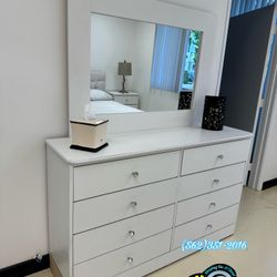 Eight Drawer Dresser With Mirror Tocador Con Espejo 