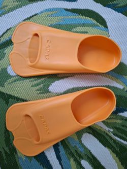 BRAND NEW SWIM FINS