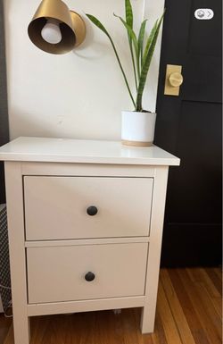 White IKEA HEMNES Set of two 2-drawer nightstands