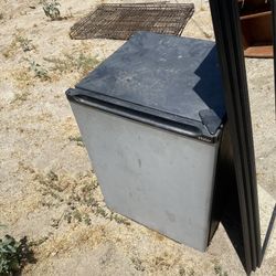 Mini Fridge 
