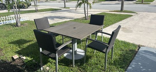 Outdoor Patio Table
