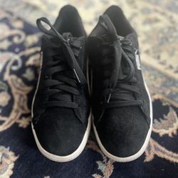 Black Pumas Clean Condition Size 7 