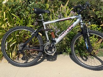 Motive Vortek Mountain Bike! 26” tires /21 speed