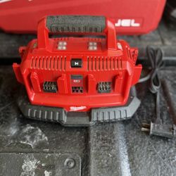 Milwaukee M18 18-Volt Lithium-lon 6-Port Sequential Battery Charger