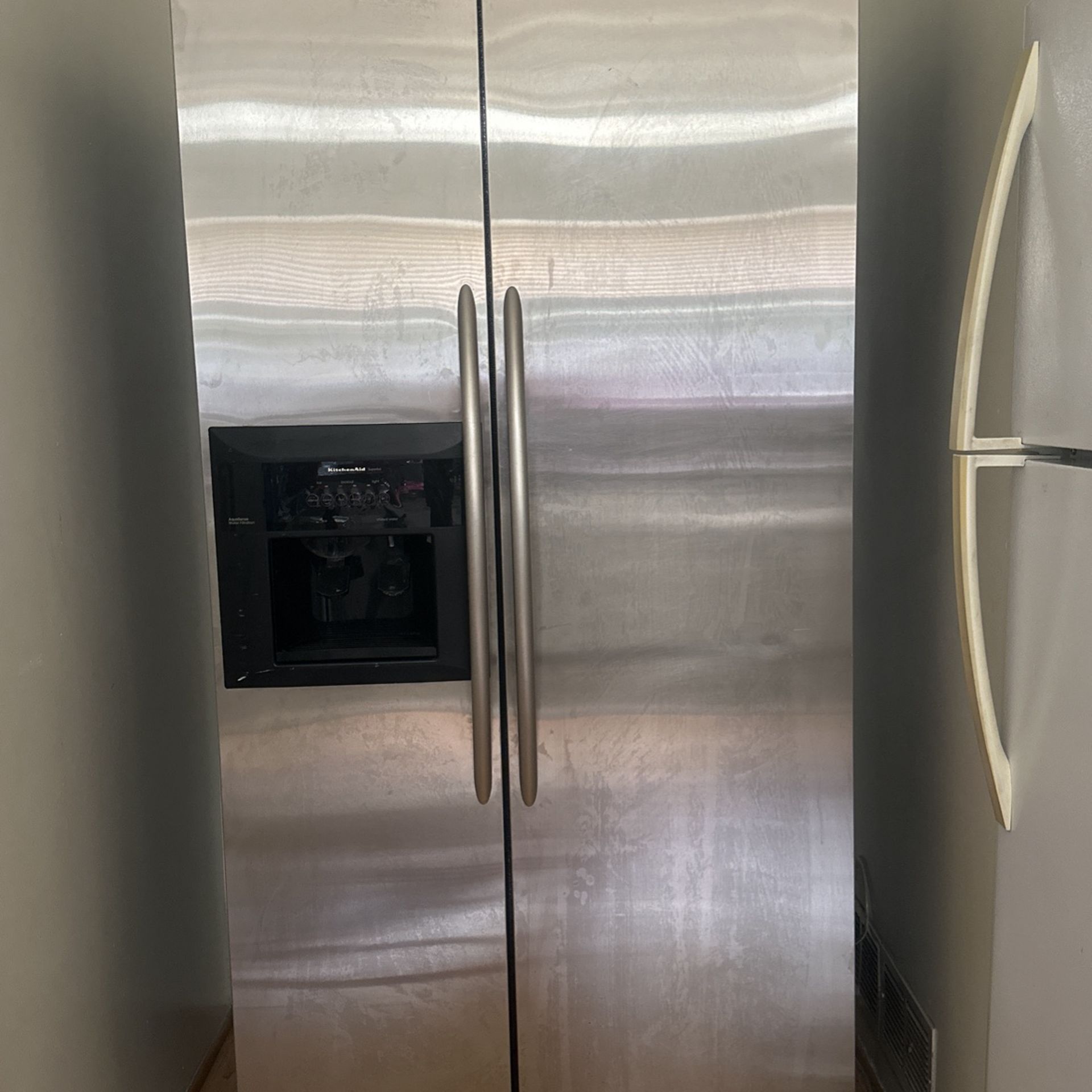 Refrigerator 