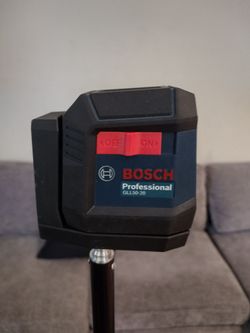 Bosch professional self-leveling laser square