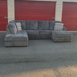 Modern Gray Sectional w/ Chaise – FREE Delivery & Setup