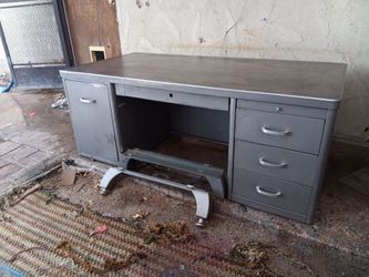 VINTAGE TANKER DESK