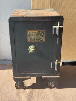 Safe for sale, vintage 1880’s antique safe.