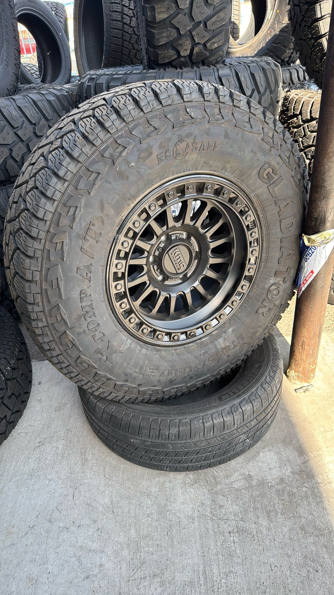 Kmc 17x8.5 6x135 Con 315 70 17 Gladiator XCOM At