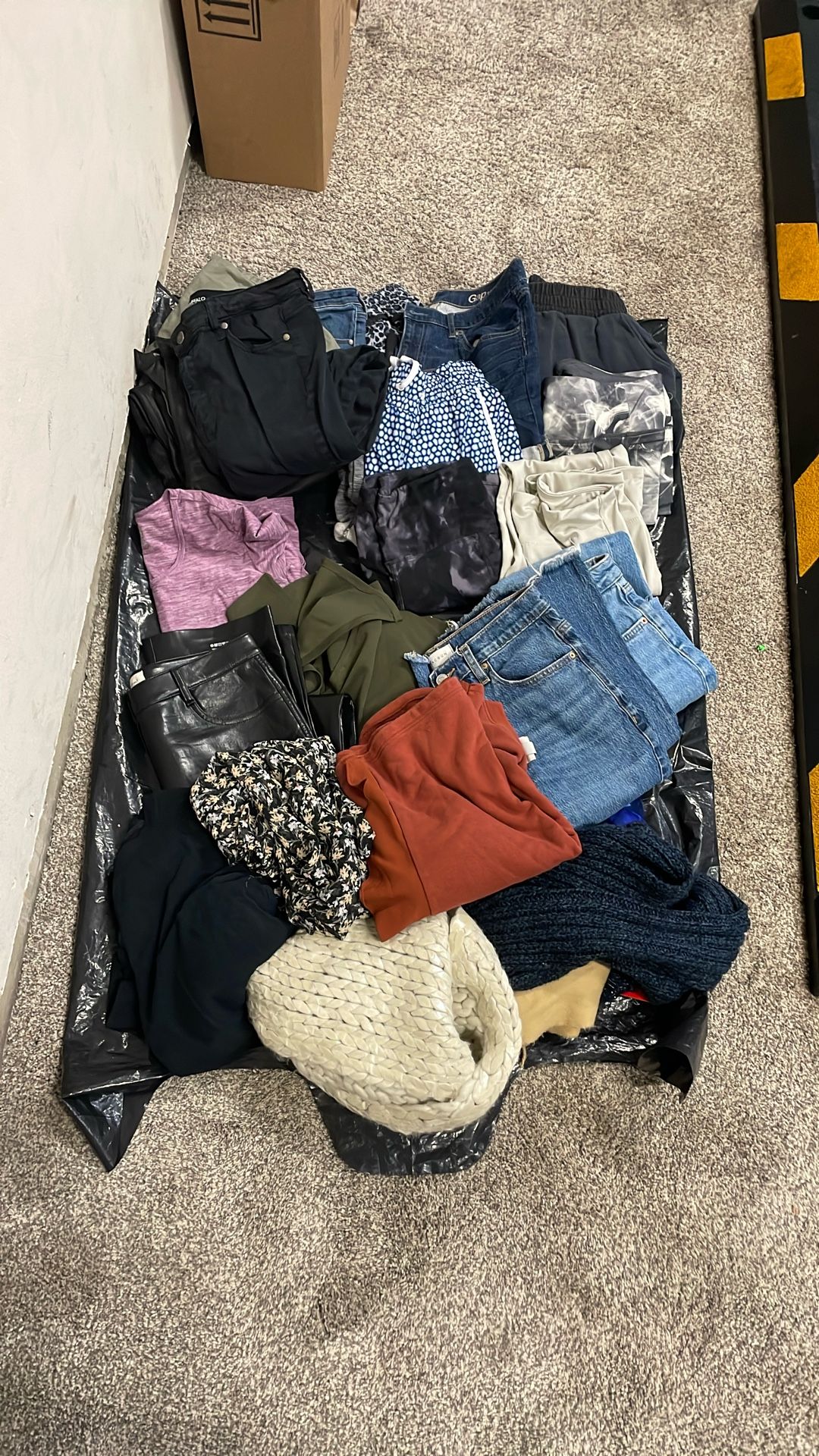 Pending Pickup: Free Bag Of Women’s Clothing Size XS-M