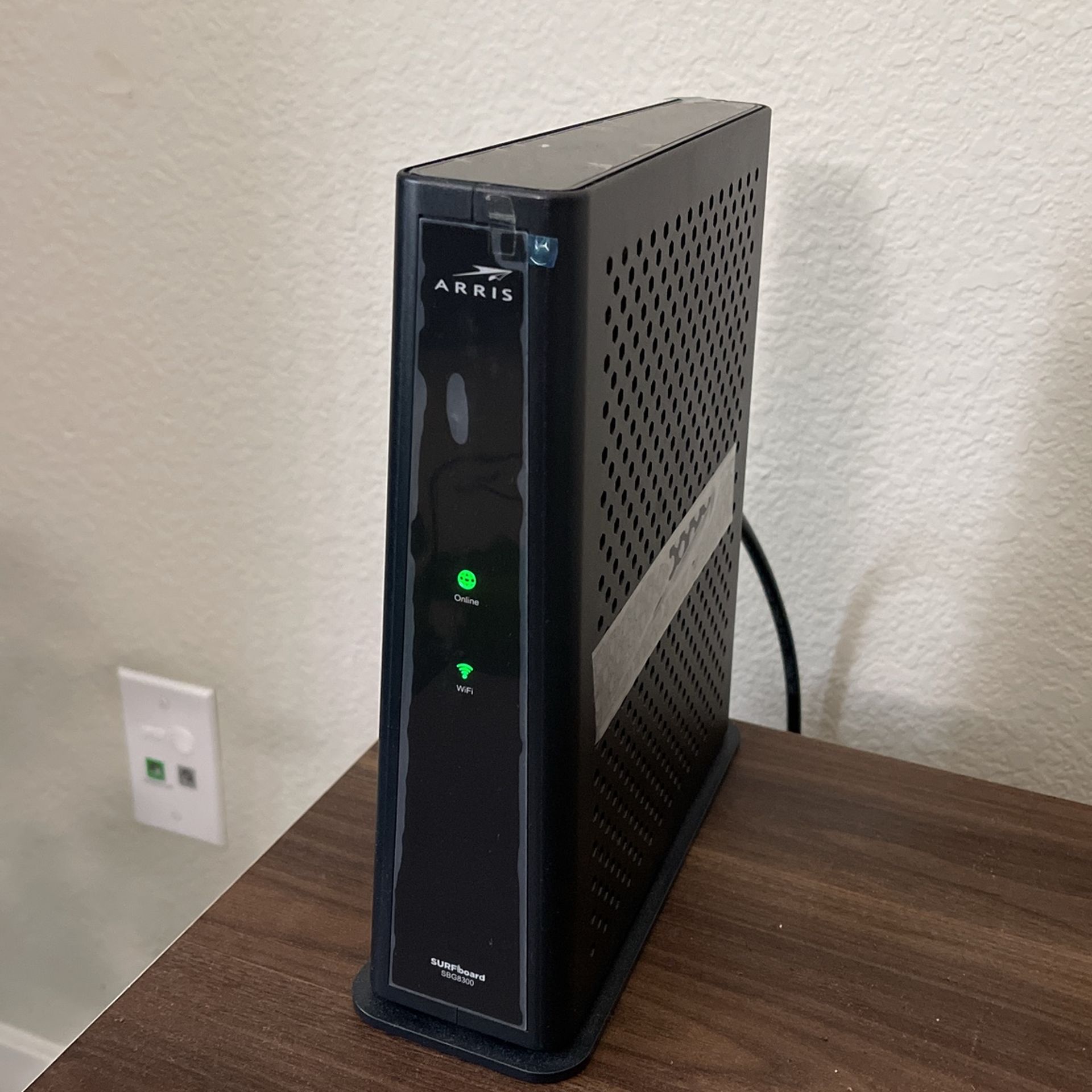 Arris Surfboard DOCSIS 3.1 WiFi cable modem