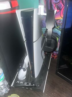 Ps5 with 2 controllers, stand and Headset