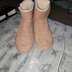 UGG BOOTS