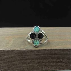Size 2.5 Sterling Silver Tiny Turquoise Chip Inlay Band Ring Vintage