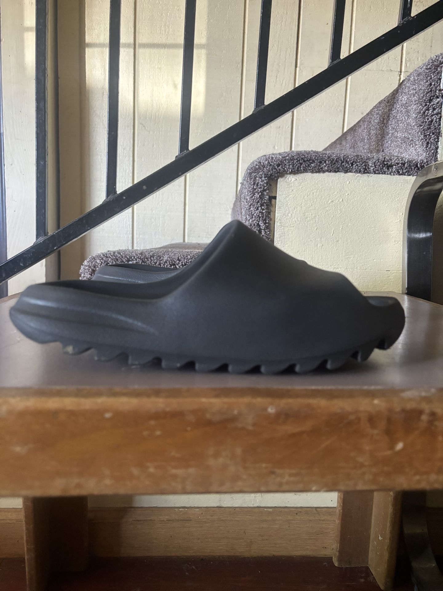Yeezy Slide Onyx (No Box)