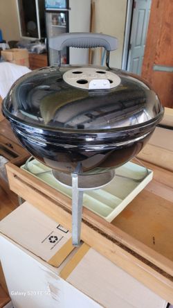 Weber Smokey Joe 14-inch portable charcoal grill.Key