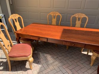 FREE - Dining Room Table Only - Excellent Shape