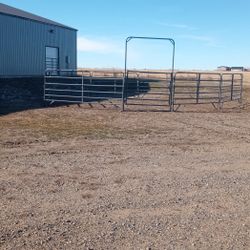 Round Pen/Panels Damaged
