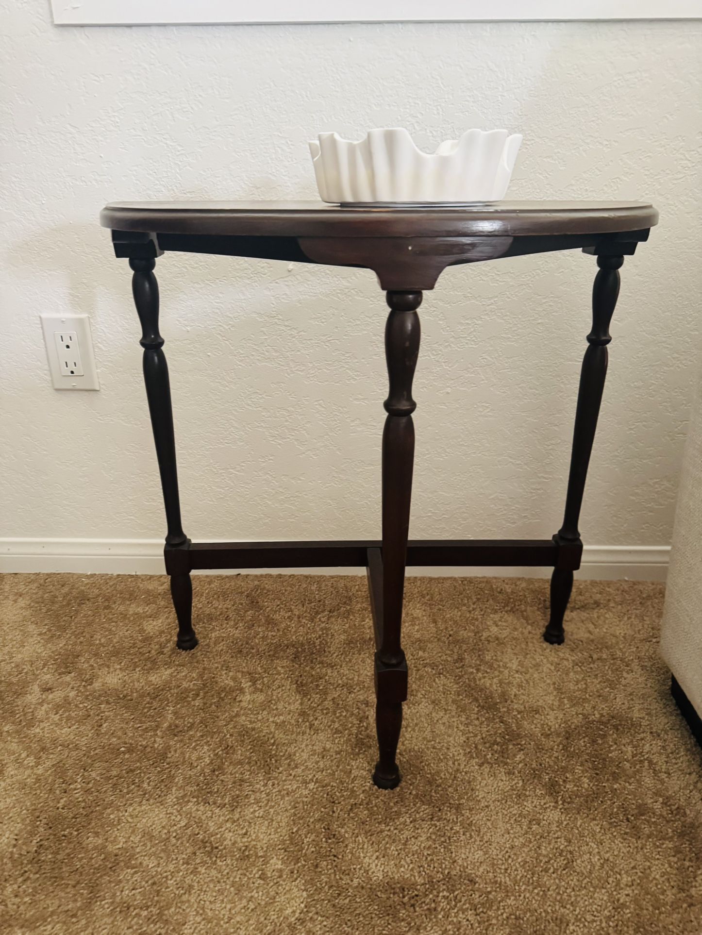Good Condition Wooden End Table