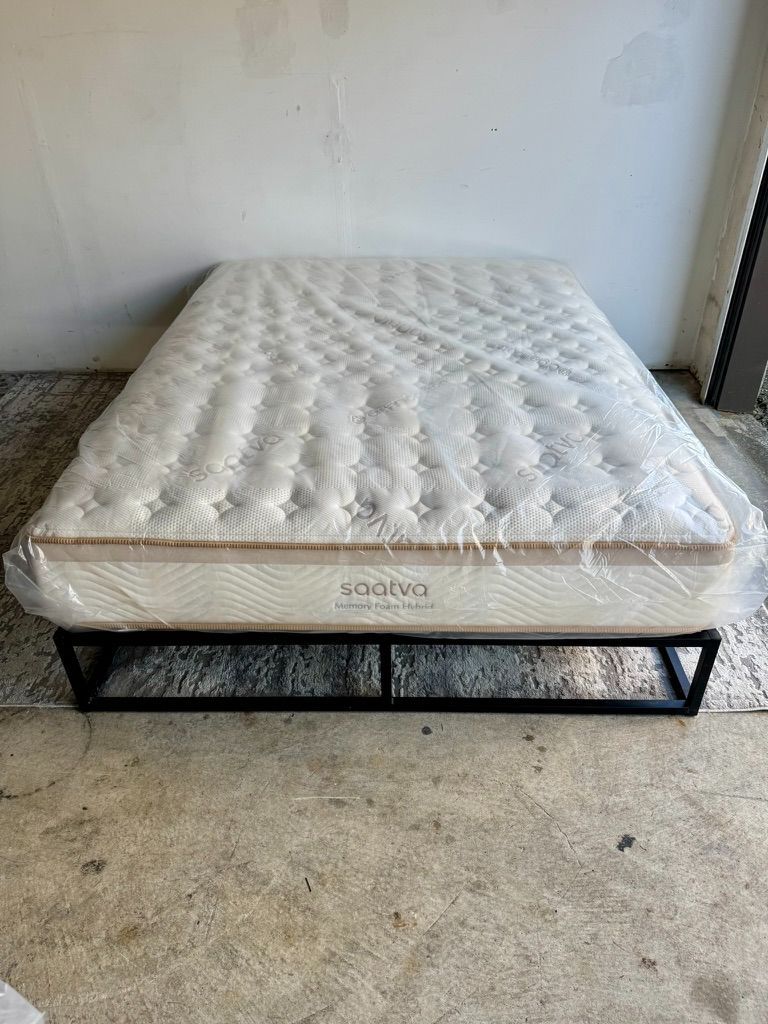 QUEEN Saatva Memory Foam Hybrid Mattress - Delivery Available