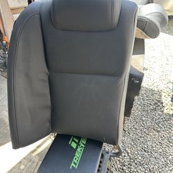 G8 Gt 2009 6.0 ( Right Rear Seat)
