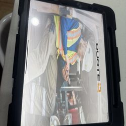 iPad Pro 11” 3rd Gen (WiFi + Cellular) w/ Apple Pencil & Case – Excellent Condition