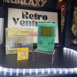 Nintendo Game Boy Original Green Handheld System w Pokémon Yellow & Case Tested
