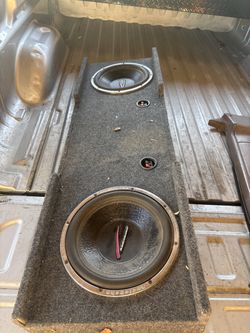 Subwoofer box with 12” audiobahn