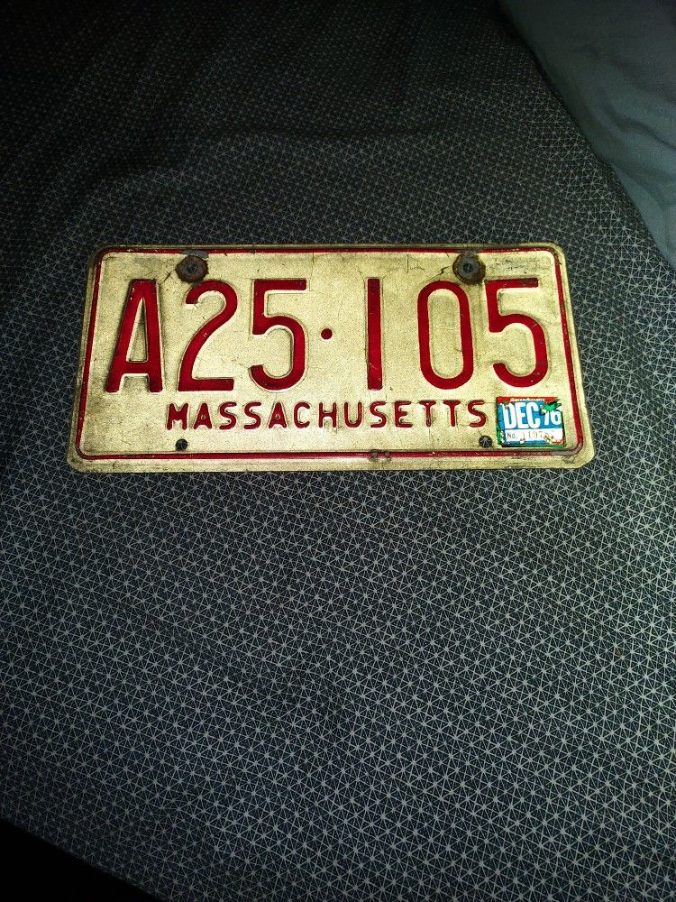Vintage Massachusetts License Plate A25-105