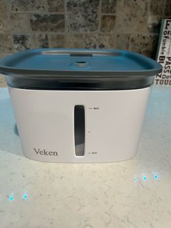 Pet drinking fountain