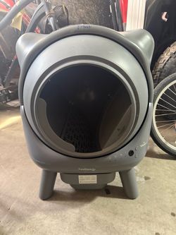 Automatic self cleaning cat litter box