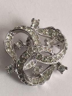 Vintage To fashion Beautiful ladies brooch rhinestone silver Tone