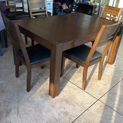 Dining Table And 4 Chairs 