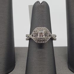 14KT WHITE GOLD LADIES DIAMOND RING