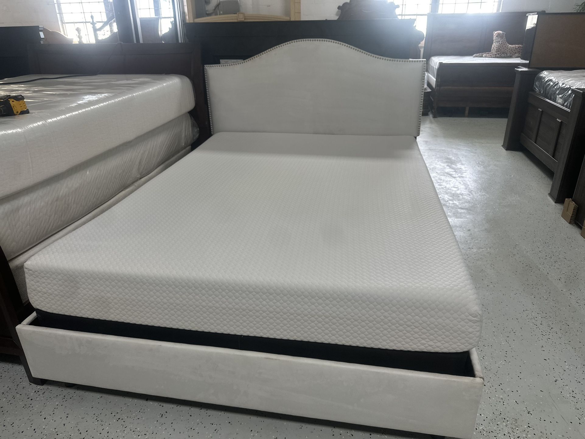 Queen Size Mattress And Box Spring Set And Bed