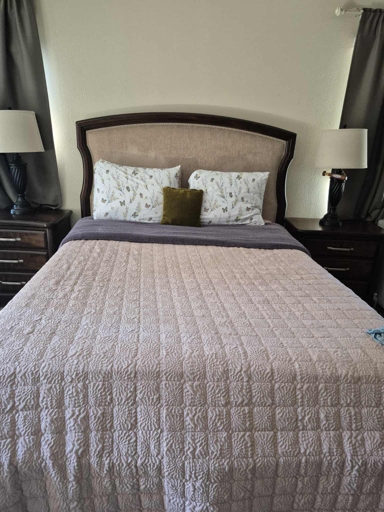 Queen SIZE BEDROOM SET