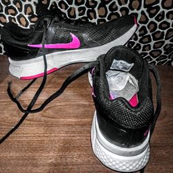 Nike shoes women Size 7.5