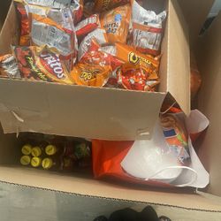 Table,fresh Snacks Juice, Air fryer,kitchen Utensils  Bunch Of Seasonings All For That Price Moving In The Morning