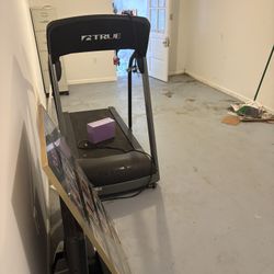 True 400 Treadmill
