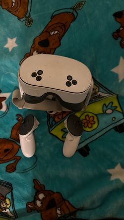 Meta Quest 3 VR Headset with Controllers