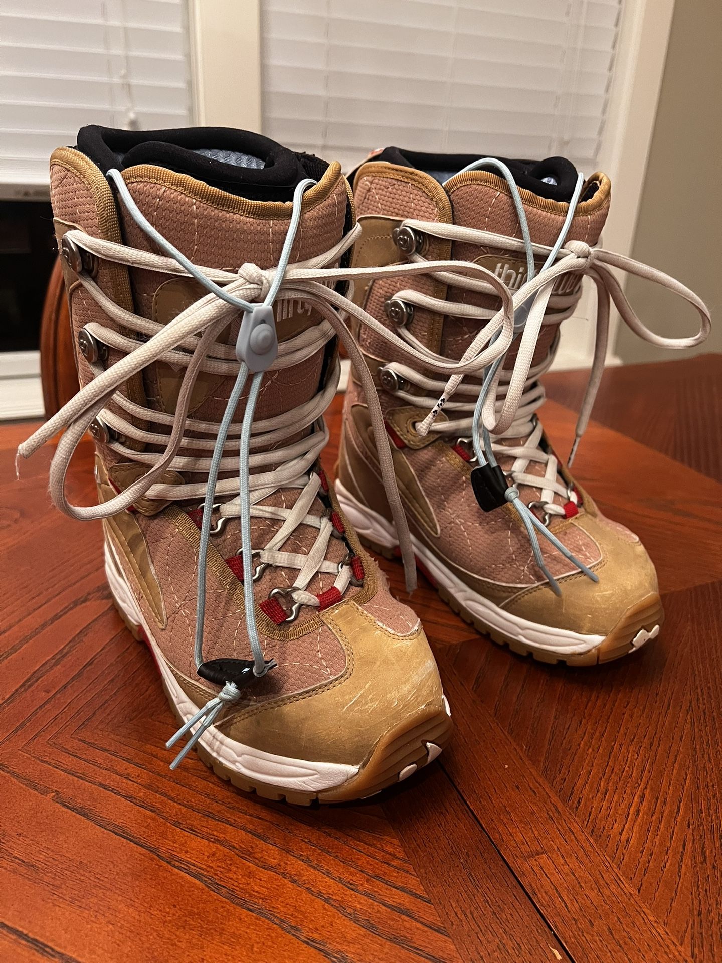 women’s Thirtytwo Advanced Prospect Snowboarding Boots, Size 8