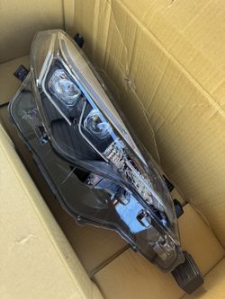Toyota Corolla SE / XSE 17 To 19 Passenger /Right Side Headlight