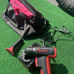 Snap On CT 525 7.2 V Cordless 1/4 Impact wrench kit with batteries, charger and Snap On bag ( great condition)