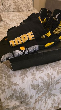 Air Jordan Retro 4  yellow thunder
