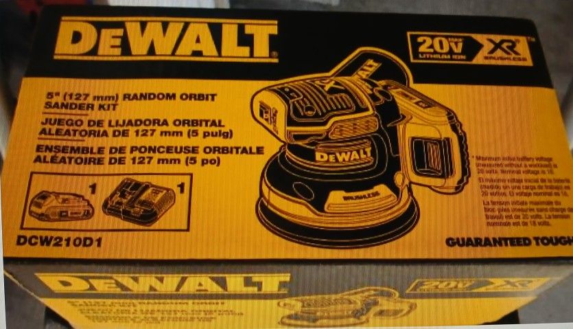 DeWalt 20V MAX XR Random Orbital Sander Kit - New