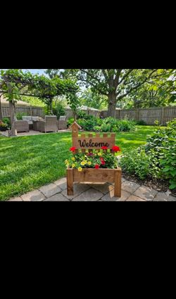 Cedar Welcome Planter Box with Birdhouse Frame 20" L x 10.5" W x 24" T