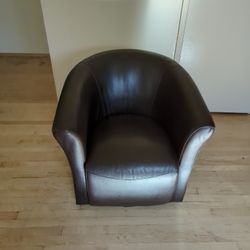 Spinning Leather Couch 
