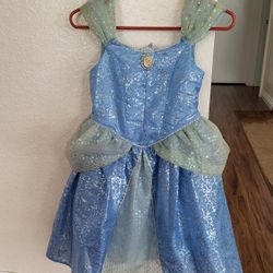 Like New Cinderella Girl Dress size 6/6x ( Price Firm)